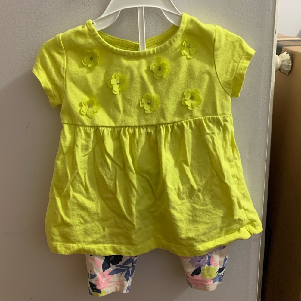 Carter’s 2 piece outfit size 24 Months